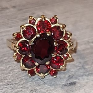 14kt gold cluster garnet vintage ring